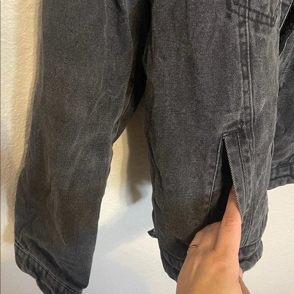 🌸(5 for $15) Black jean jacket shearling collar and lining - Picture 4 of 6